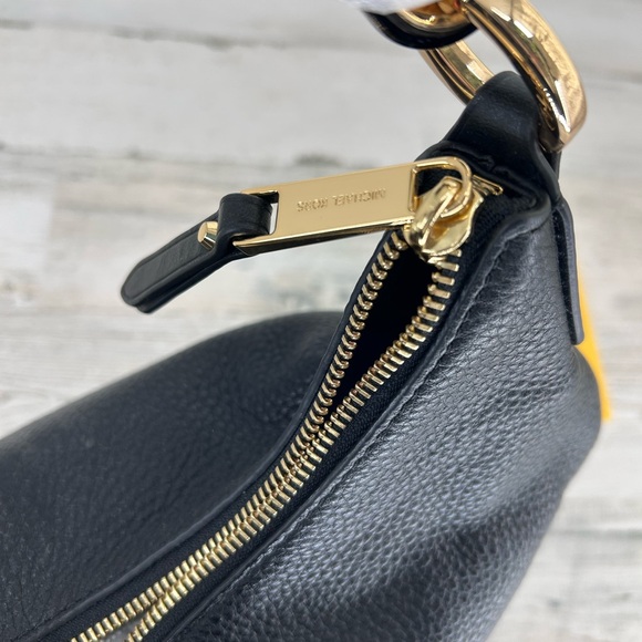 Michael Kors Black Pebbled Leather Handbag Shoulder Bag Gold Hardware NEW - Picture 3 of 10